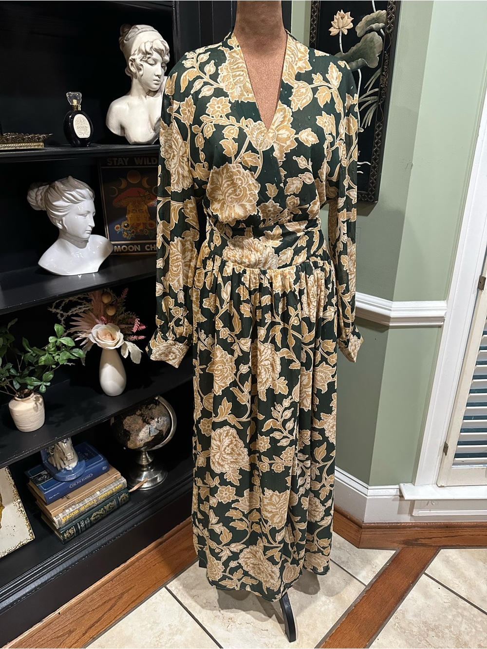 Dress Forum Floral Baroque V‑Neck Maxi Dress – Size Large (NWT)